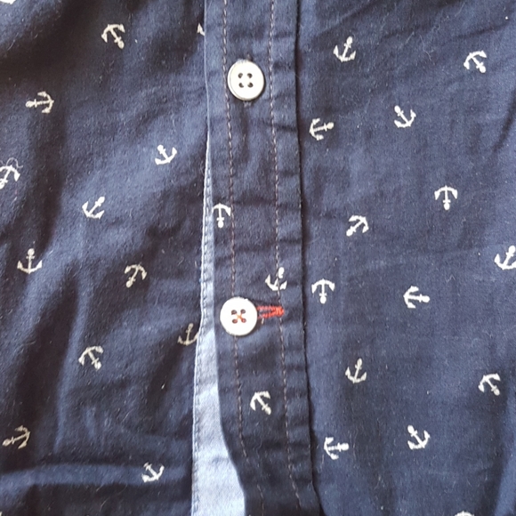 💙BOYS 3 BUNDLE LONG SLEEVED BUTTON UPS💙 - Picture 4 of 5